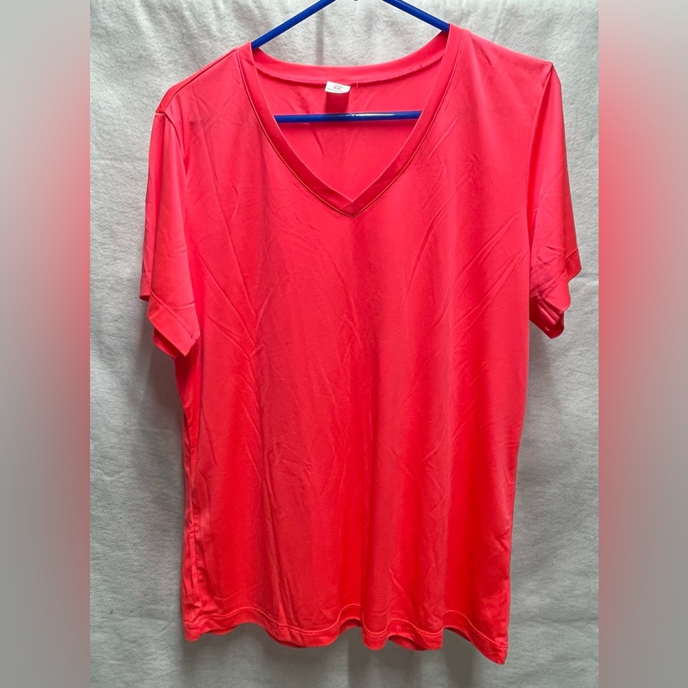 short-sleeved v-neck shirt.